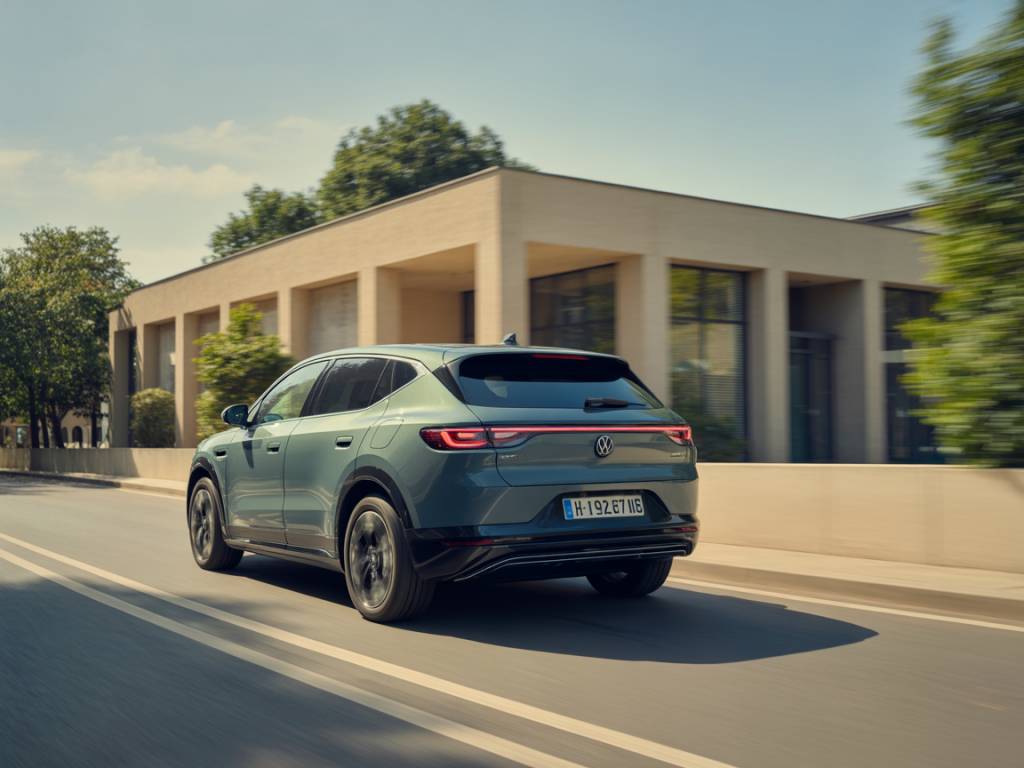 Comment choisir une assurance auto adaptée aux véhicules électriques et hybrides pour payer le juste prix sans négliger les garanties essentielles